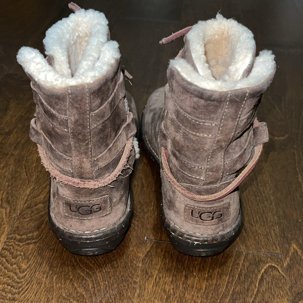 UGG Caspia Boot - Picture 4 of 10